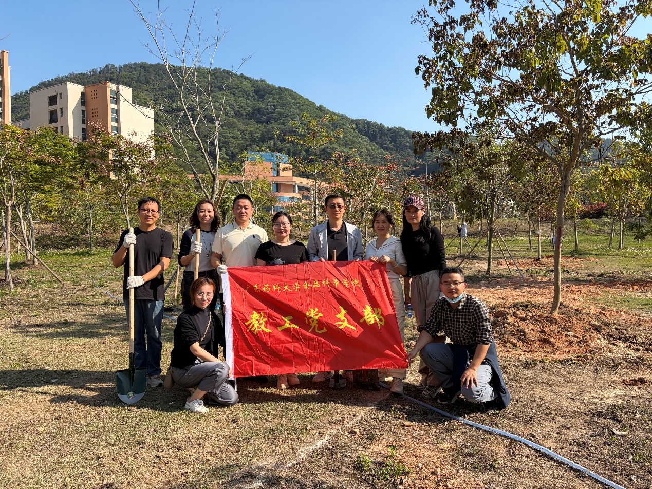 党建引领添新绿 初心践…